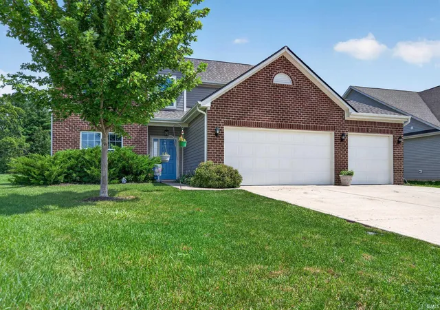 Photo 2 of Sale Pending at 3811 Shadowbrook Dr, Marion, IN 46953 | MLS# 202633724 | Listing updated on 2026-08-31