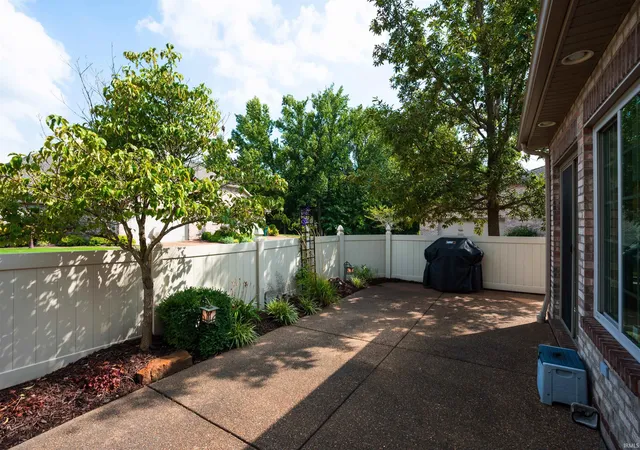 Photo 4 of Sale Pending at 8024 Wolf Crk Ct, Evansville, IN 47712 | MLS# 202633730 | Listing updated on 2026-09-01
