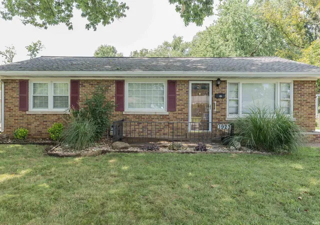 Photo 2 of Manufactured home for sale at 1923 Dianne Ave, Evansville, IN 47714 | MLS# 202633748 | Listing updated on 2026-09-08