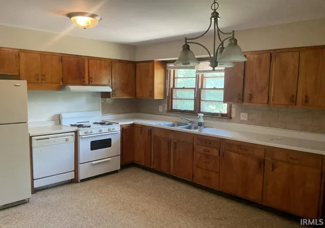 Photo 3 of Manufactured home for sale at 3535 S Hays Dr, Bloomington, IN 47403 | MLS# 202633758 | Listing updated on 2026-09-07