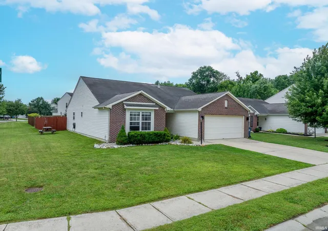 Photo 2 of Sale Pending at 12329 Wolf Run Rd, Noblesville, IN 46060 | MLS# 202633779 | Listing updated on 2026-09-11
