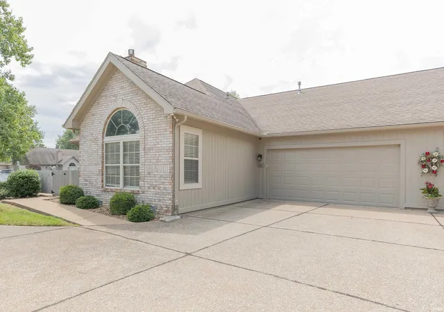 Photo 2 of Sale Pending at 8217 River Park Way, Evansville, IN 47715 | MLS# 202633785 | Listing updated on 2026-09-17