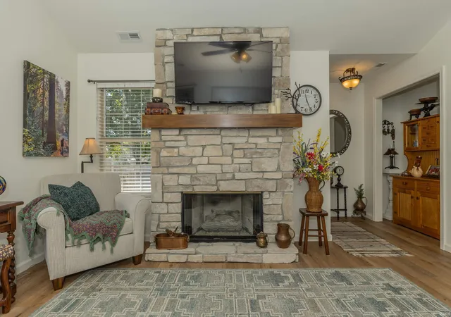 Photo 4 of Sale Pending at 8217 River Park Way, Evansville, IN 47715 | MLS# 202633785 | Listing updated on 2026-09-17