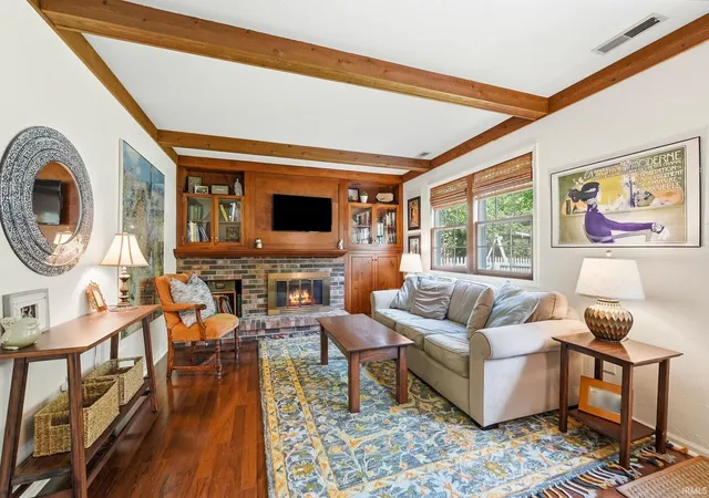 Photo 2 of Sale Pending at 3829 Aboite Lake Dr, Fort Wayne, IN 46804 | MLS# 202633811 | Listing updated on 2026-08-23