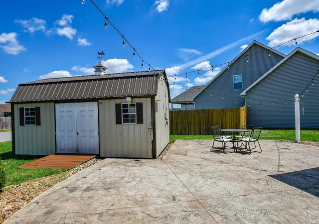 Photo 34 of Sale Pending at 8910 Hedgewood Ct, Evansville, IN 47725 | MLS# 202633813 | Listing updated on 2026-08-24