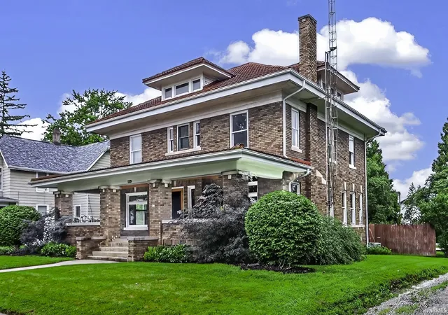 Photo 2 of Sale Pending at 119 W Central Ave, Bluffton, IN 46714 | MLS# 202633858 | Listing updated on 2026-08-23
