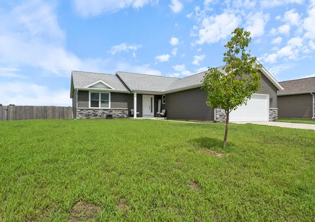 Manufactured home for sale at 20605 Matthew Dr, Milford, IN 46542 | MLS# 202633863