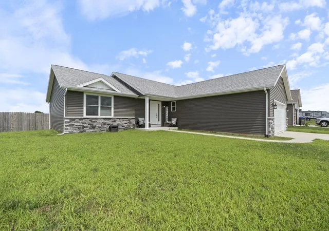 Photo 2 of Manufactured home for sale at 20605 Matthew Dr, Milford, IN 46542 | MLS# 202633863 | Listing updated on 2026-09-23