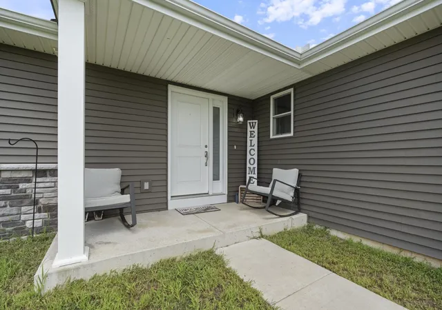 Photo 3 of Manufactured home for sale at 20605 Matthew Dr, Milford, IN 46542 | MLS# 202633863 | Listing updated on 2026-09-23