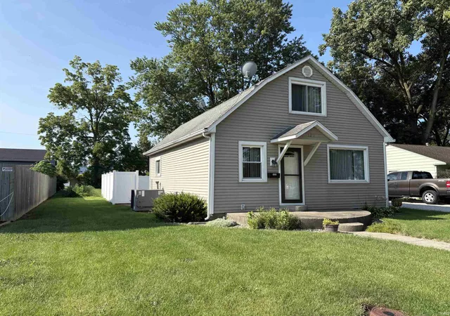 Photo 1 of Sale Pending at 322 E Arnold St, Bluffton, IN 46714 | MLS# 202633879 | Listing updated on 2026-08-19