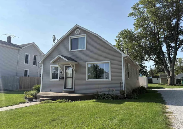 Photo 3 of Sale Pending at 322 E Arnold St, Bluffton, IN 46714 | MLS# 202633879 | Listing updated on 2026-08-19