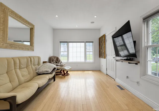 Photo 3 of Manufactured home for sale at 1421 Chalfant St, South Bend, IN 46617 | MLS# 202633881 | Listing updated on 2026-10-07