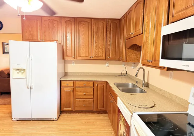 Photo 3 of Sale Pending at 600 Beech Dr, Gas City, IN 46933 | MLS# 202633893 | Listing updated on 2026-10-06