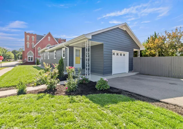 Photo 2 of Manufactured home for sale at 304 S Walnut St, Fairmount, IN 46928 | MLS# 202633910 | Listing updated on 2026-09-09