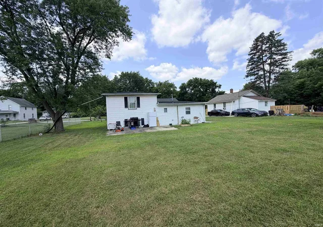 Photo 8 of Sale Pending at 902 Denver St, Elkhart, IN 46516 | MLS# 202633915 | Listing updated on 2026-08-19