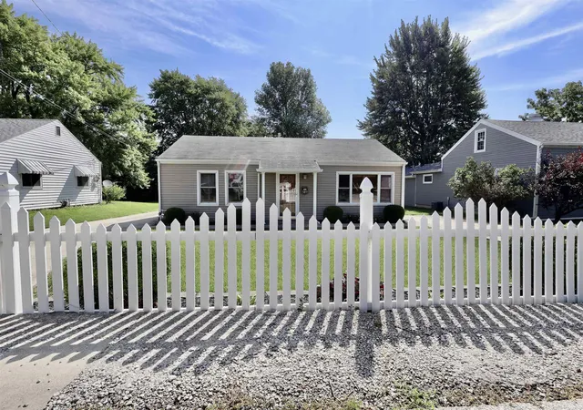 Photo 2 of Manufactured home for sale at 509 S Oak St, Winchester, IN 47394 | MLS# 202633921 | Listing updated on 2026-08-28
