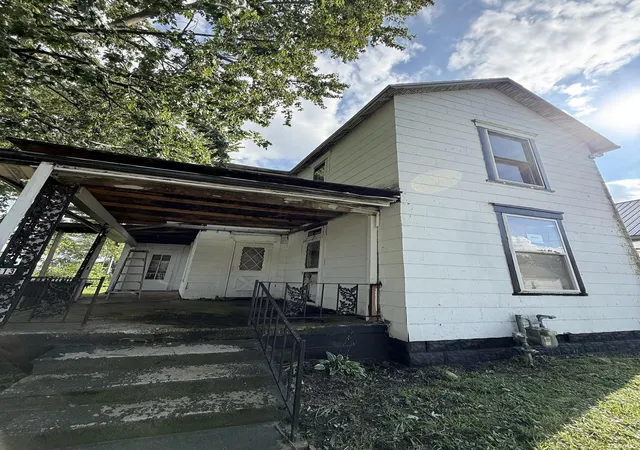 Photo 2 of Manufactured home for sale at 213 W 8th Street, Muncie, IN 47302 | MLS# 202633933 | Listing updated on 2026-08-20