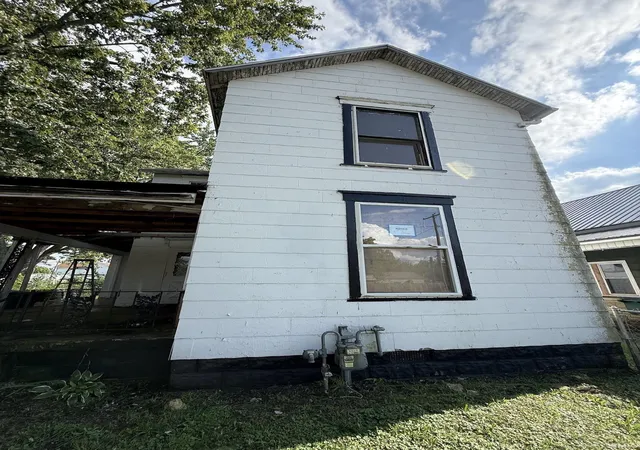 Photo 3 of Manufactured home for sale at 213 W 8th Street, Muncie, IN 47302 | MLS# 202633933 | Listing updated on 2026-08-20