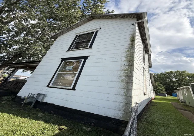Photo 3 of Manufactured home for sale at 213 W 8th Street, Muncie, IN 47302 | MLS# 202633933 | Listing updated on 2026-08-20