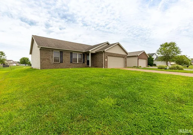 Photo 2 of Sale Pending at 3940 Eagle Watch Dr, Evansville, IN 47725 | MLS# 202633950 | Listing updated on 2026-08-26