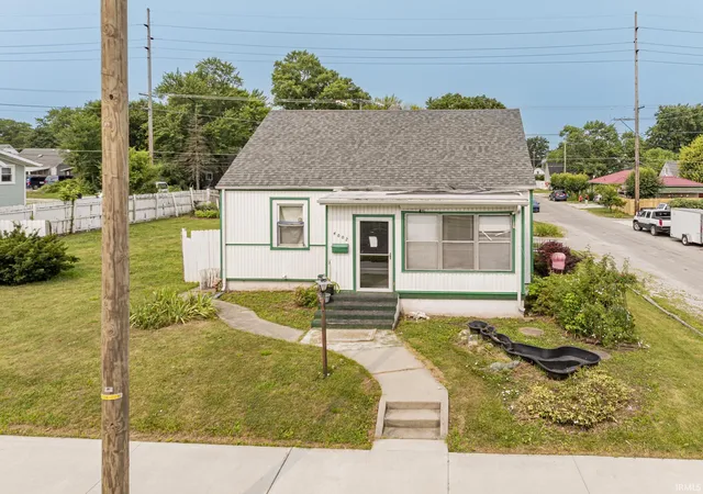 Photo 3 of Manufactured home for sale at 4002 Hannah St, Fort Wayne, IN 46806 | MLS# 202633952 | Listing updated on 2026-09-09