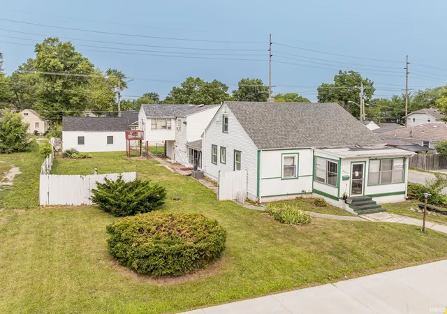 Photo 3 of Manufactured home for sale at 4002 Hannah St, Fort Wayne, IN 46806 | MLS# 202633952 | Listing updated on 2026-09-09