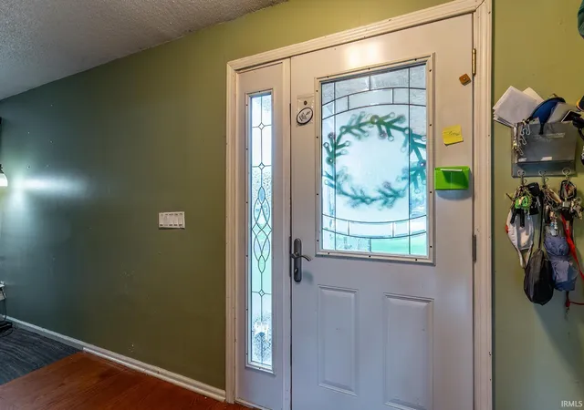 Photo 3 of Sale Pending at 910 Georgian Dr, New Haven, IN 46774 | MLS# 202633953 | Listing updated on 2026-08-23