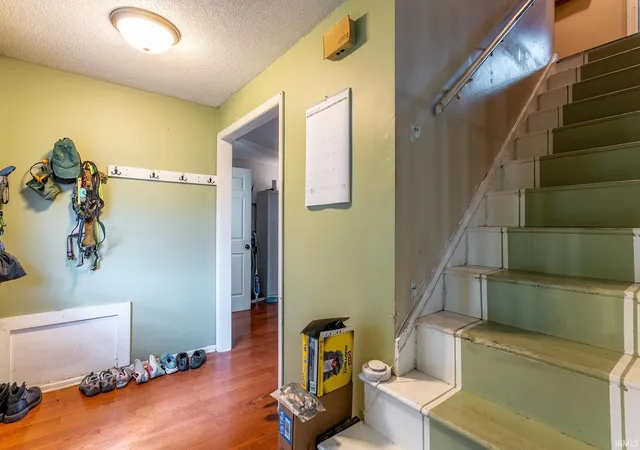 Photo 3 of Sale Pending at 910 Georgian Dr, New Haven, IN 46774 | MLS# 202633953 | Listing updated on 2026-08-23