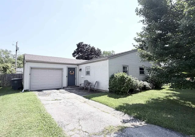 Photo 2 of Sale Pending at 4620 Crawford Ct, South Bend, IN 46614 | MLS# 202633956 | Listing updated on 2026-08-22