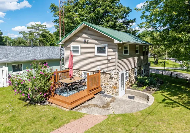 Photo 3 of Manufactured home for sale at 130 Terrace Dr, Fremont, IN 46737 | MLS# 202633964 | Listing updated on 2026-09-08