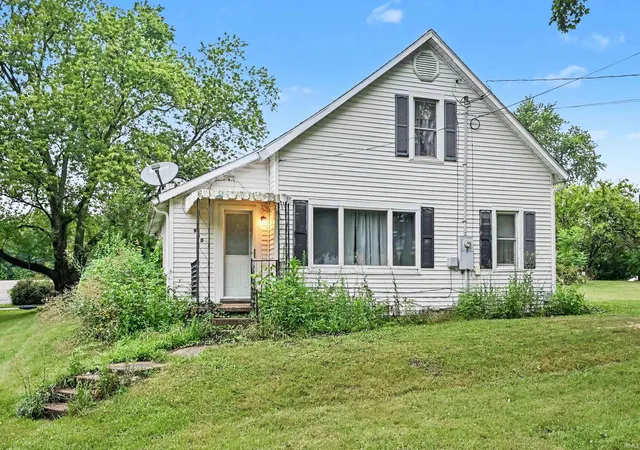 Photo 3 of Manufactured home for sale at 930 Erie St, Wabash, IN 46992 | MLS# 202633975 | Listing updated on 2026-08-31
