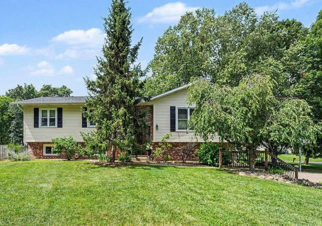Photo 2 of Sale Pending at 51093 Shady Ln, Elkhart, IN 46514 | MLS# 202633987 | Listing updated on 2026-08-29