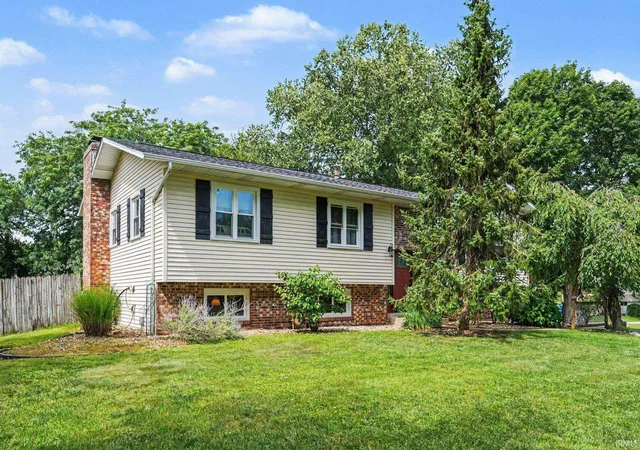 Photo 3 of Sale Pending at 51093 Shady Ln, Elkhart, IN 46514 | MLS# 202633987 | Listing updated on 2026-08-29