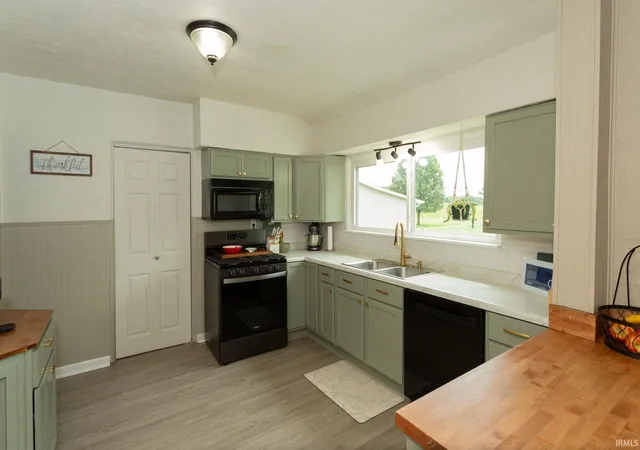 Photo 3 of Sale Pending at 437 W 400 South Rd, Kokomo, IN 46902 | MLS# 202634000 | Listing updated on 2026-09-04
