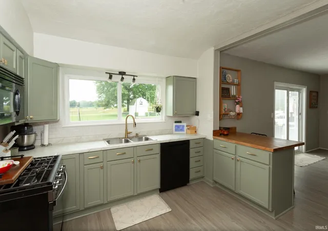 Photo 3 of Sale Pending at 437 W 400 South Rd, Kokomo, IN 46902 | MLS# 202634000 | Listing updated on 2026-09-04