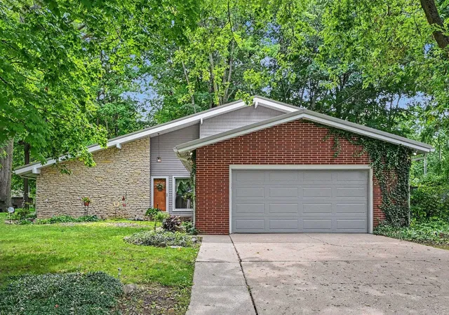 Photo 1 of Sale Pending at 1 Meadow Ln, Nappanee, IN 46550 | MLS# 202634021 | Listing updated on 2026-09-02