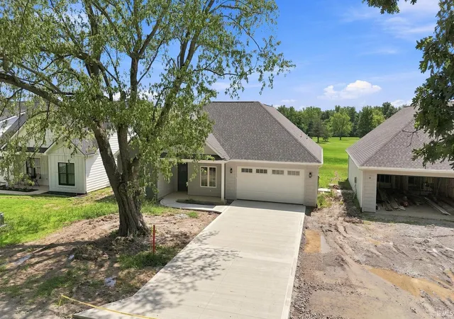 Photo 2 of Manufactured home for sale at 2210 E 250 North Rd, Bluffton, IN 46714 | MLS# 202634022 | Listing updated on 2026-10-06