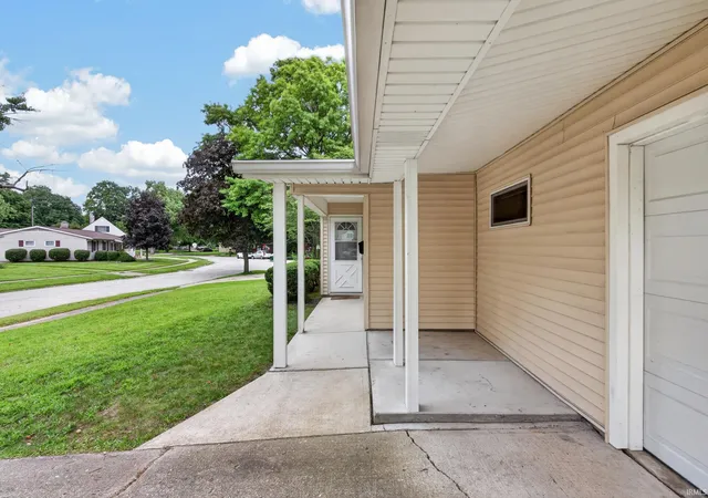 Photo 2 of Sale Pending at 2405 Robinwood Dr, Lafayette, IN 47909 | MLS# 202634046 | Listing updated on 2026-08-24