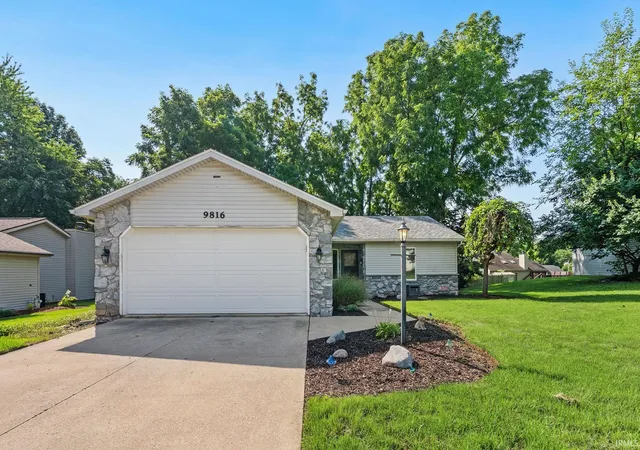 Photo 2 of Sale Pending at 9816 Mustang Dr, Fort Wayne, IN 46825 | MLS# 202634071 | Listing updated on 2026-08-21