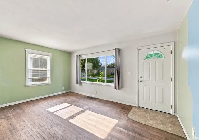 Photo 3 of Sale Pending at 910 Jackson Blvd, Rochester, IN 46975 | MLS# 202634086 | Listing updated on 2026-09-10