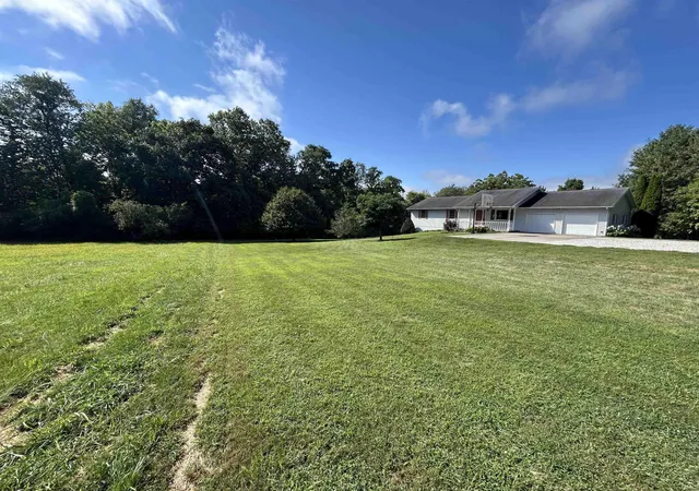 Photo 2 of Sale Pending at 2779 E Beechwood Ln, Vincennes, IN 47591 | MLS# 202634098 | Listing updated on 2026-09-21