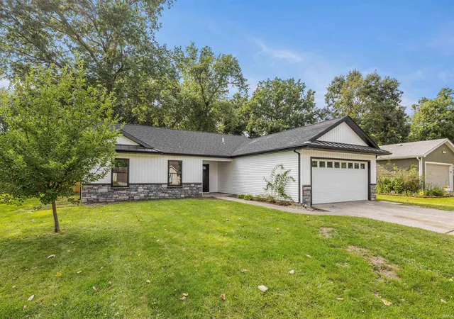 Photo 2 of Sale Pending at 6211 Brandonwood Ln, Fort Wayne, IN 46835 | MLS# 202634109 | Listing updated on 2026-08-28