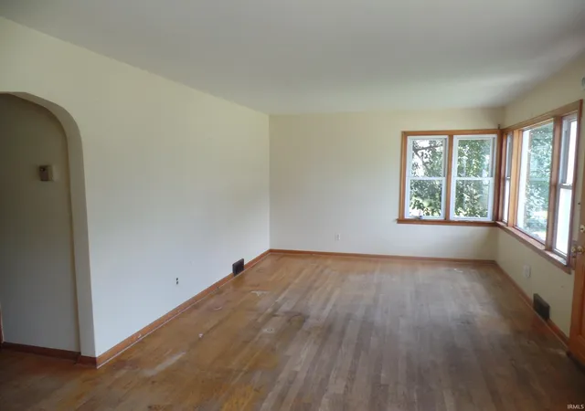 Photo 2 of Manufactured home for sale at 121 S Lewis St, Bloomfield, IN 47424 | MLS# 202634111 | Listing updated on 2026-09-23