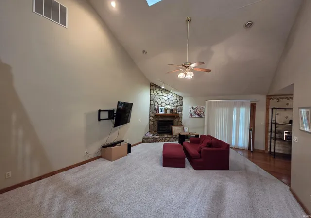 Photo 3 of Manufactured home for sale at 2101 S Sievers Rd, Vincennes, IN 47591 | MLS# 202634130 | Listing updated on 2026-08-21