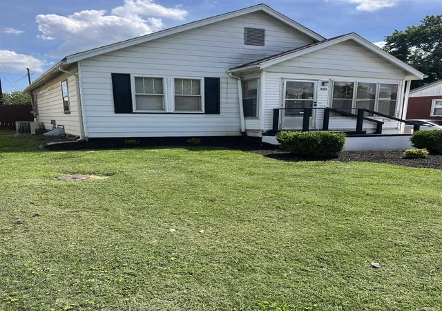 Photo 2 of Manufactured home for sale at 825 E Negley Ave, Evansville, IN 47711 | MLS# 202634134 | Listing updated on 2026-08-20