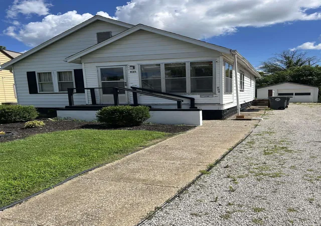 Photo 3 of Manufactured home for sale at 825 E Negley Ave, Evansville, IN 47711 | MLS# 202634134 | Listing updated on 2026-08-20