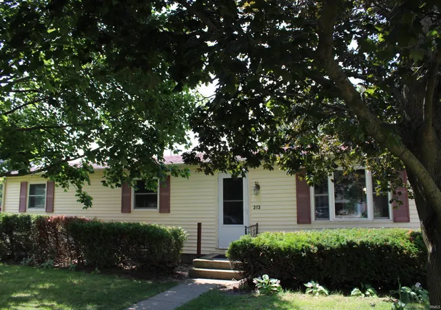 Photo 2 of Manufactured home for sale at 313 N West St, Milford, IN 46542 | MLS# 202634150 | Listing updated on 2026-10-06