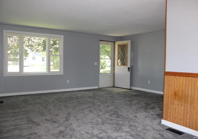 Photo 4 of Manufactured home for sale at 313 N West St, Milford, IN 46542 | MLS# 202634150 | Listing updated on 2026-10-06