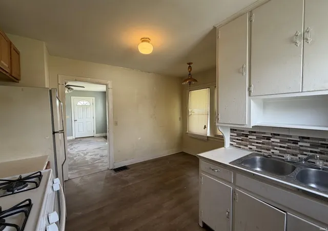 Photo 3 of Manufactured home for sale at 507 E S C St, Gas City, IN 46933 | MLS# 202634159 | Listing updated on 2026-09-13