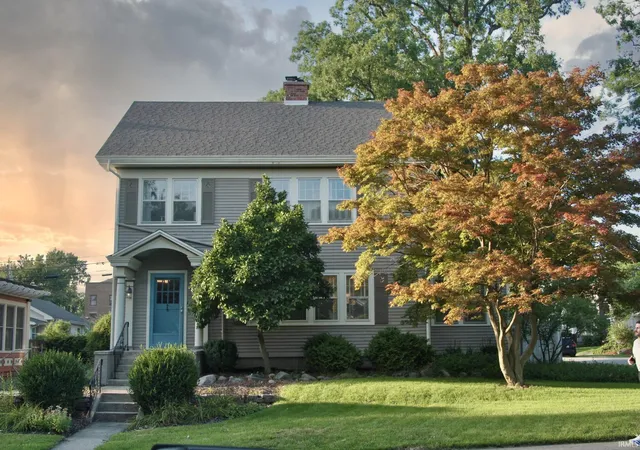 Photo 1 of Sale Pending at 704 W Oakdale Dr, Fort Wayne, IN 46807 | MLS# 202634178 | Listing updated on 2026-09-28